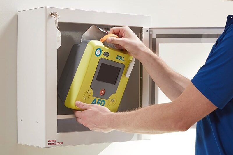 Wandkasten zur Aufbewahrung eines Defibrillators